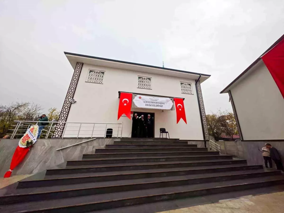 Düzce’de Hacı Hikmet Şen Camii Açıldı