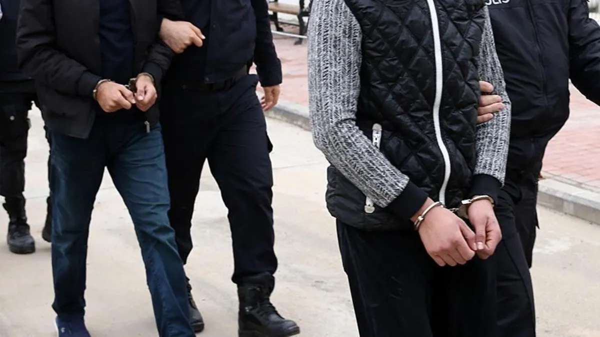 Fetö operasyonunda: 2 tutuklama 1 ev hapsi