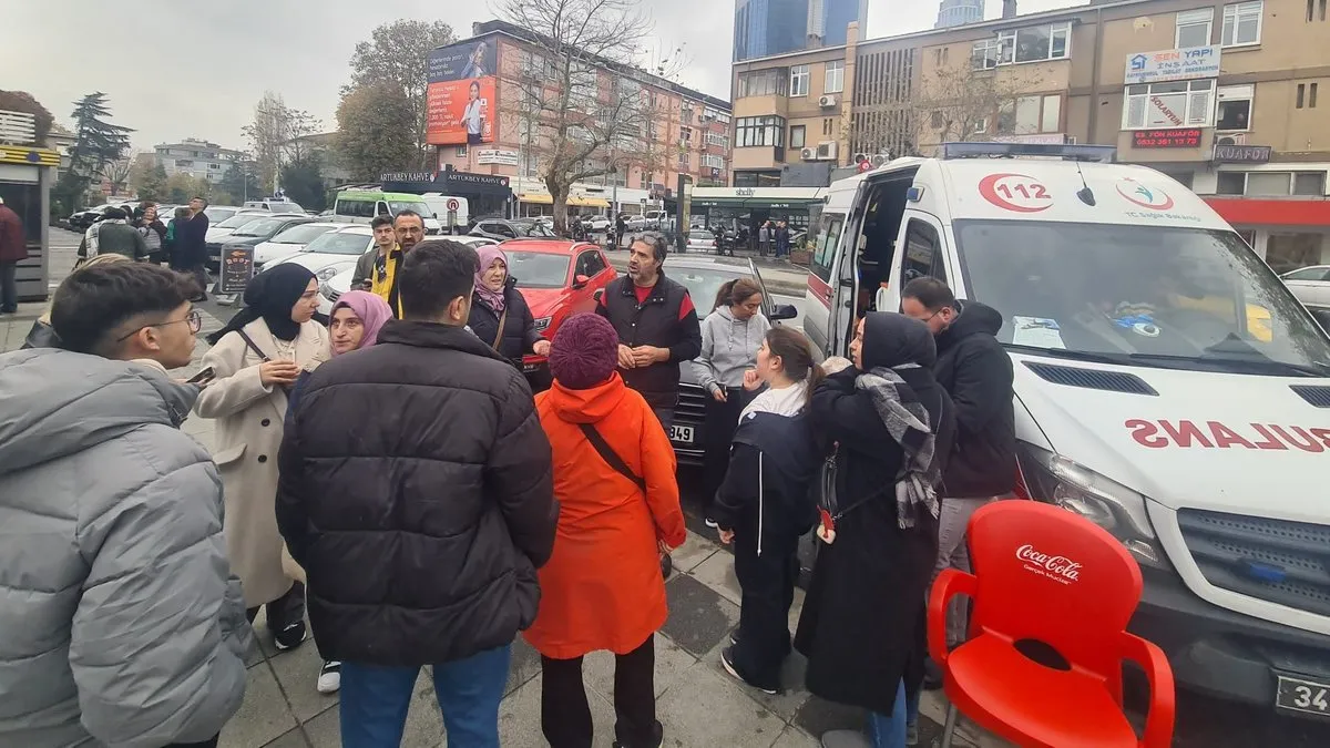 İş hanında çıkan yangında can pazarı yaşandı! Su borusu ve elektrik kofraları patladı