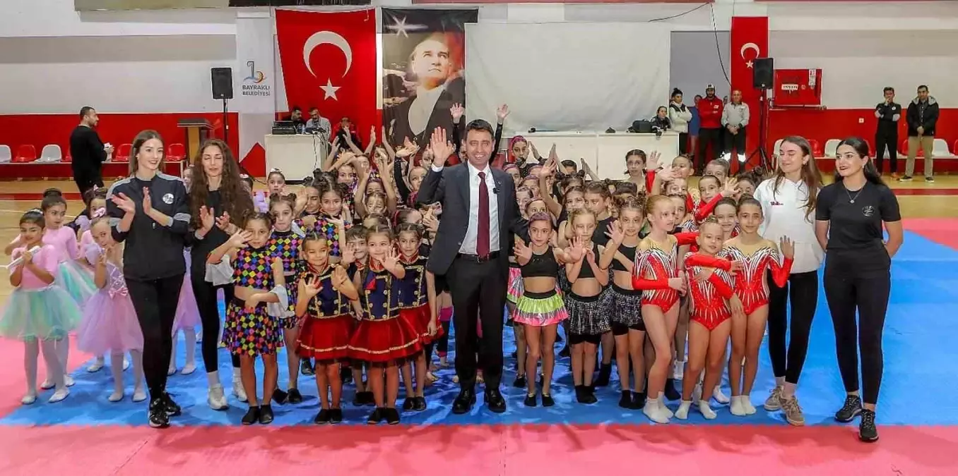 Bayraklı’da 412 Sporcu, Jimnastik ve Bale Gösterisi Düzenledi