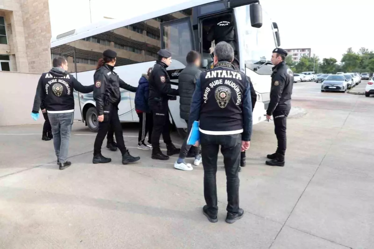 Antalya’da 1 Haftada 483 Aranan Şahıs Yakalandı