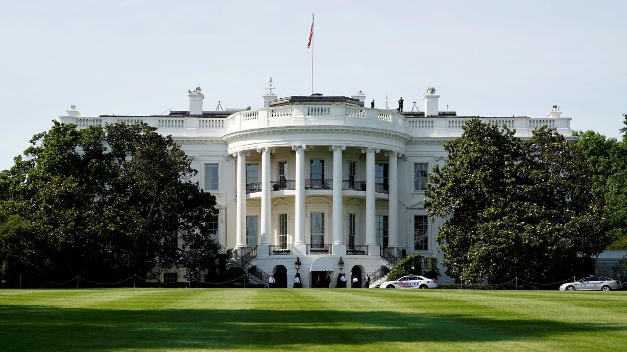 Beyaz Saray: Trump’ın istediği herkesi görevden alma yetkisi var