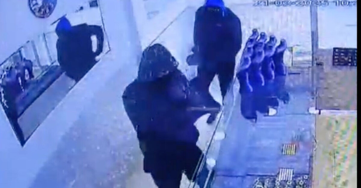İstanbul’da silahlı maskeli kuyumcu soygunu!