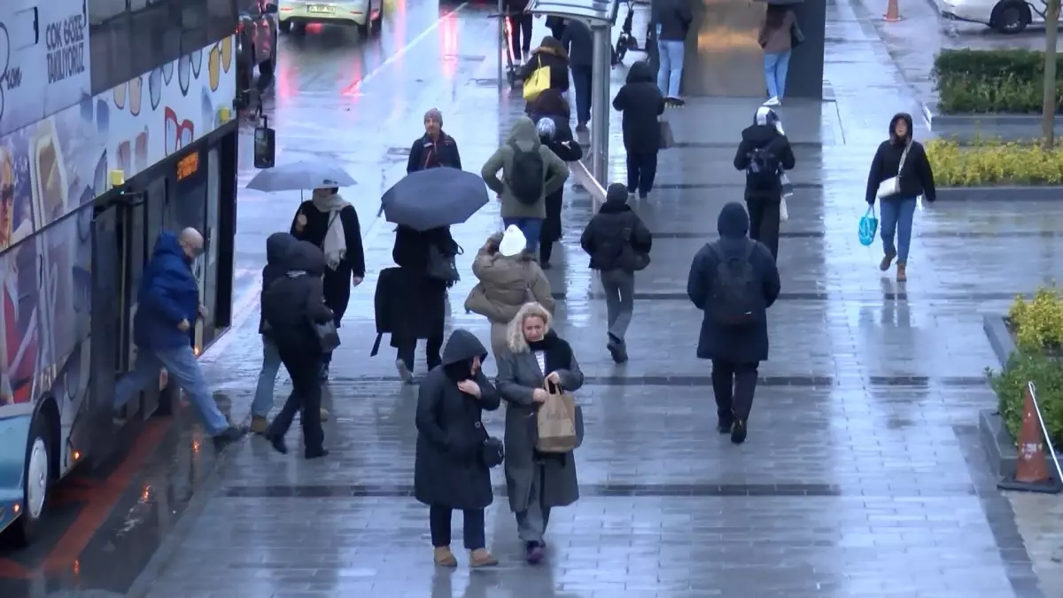 İstanbul’da Yoğun Yağmur Trafiği Olumsuz Etkiledi
