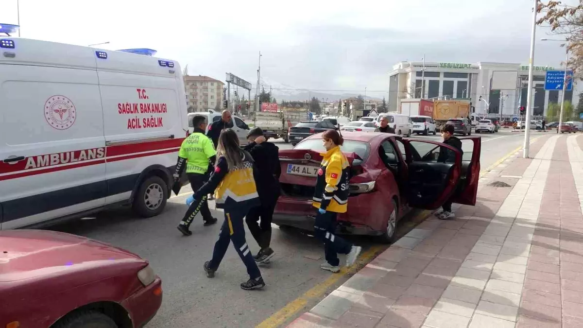 Alkollü Sürücü Işıklarda Kaza Yaptı