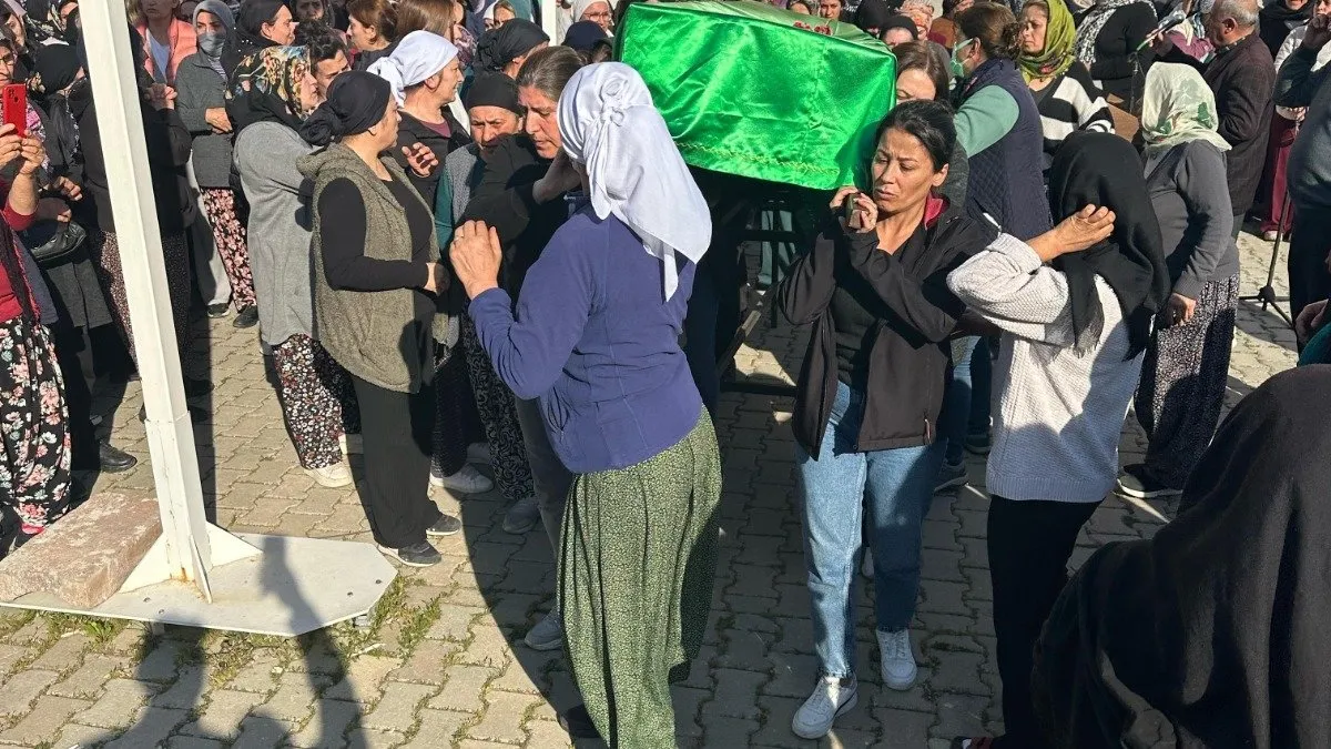 Eski sevgili kurbanı Fatma’nın cenazesini kadınlar taşıdı